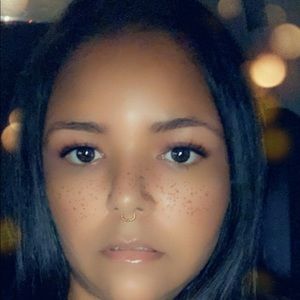 Meet your Posher, Yesenia